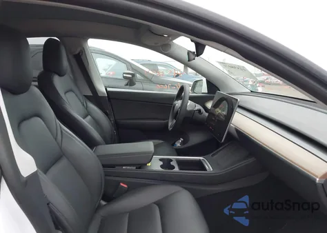 2022 Tesla Model Y Long Range Dual Motor All-Wheel Drive z USA, uszkodzony, nr VIN 7SAYGAEE9NF507600